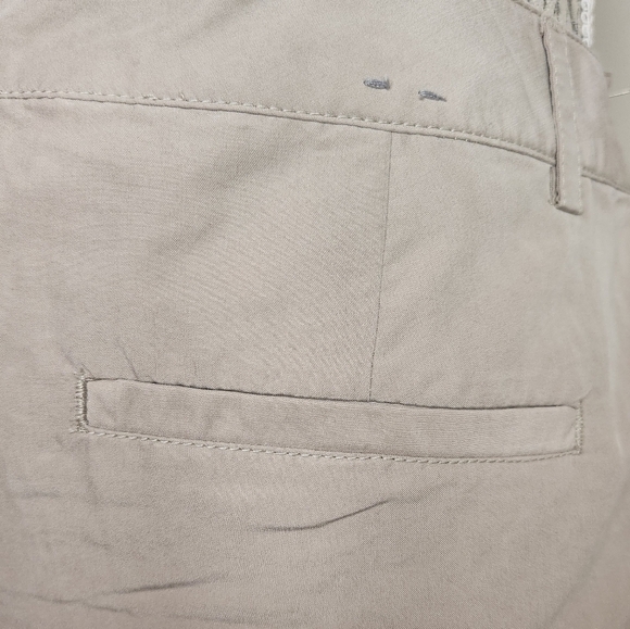 GAP khaki cargo shorts - Picture 4 of 7